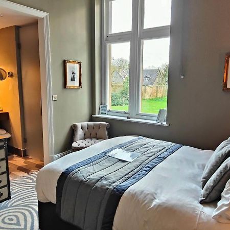 Oddfellows On The Park Cheadle  Exteriör bild A bedroom at The Old Bank Hotel