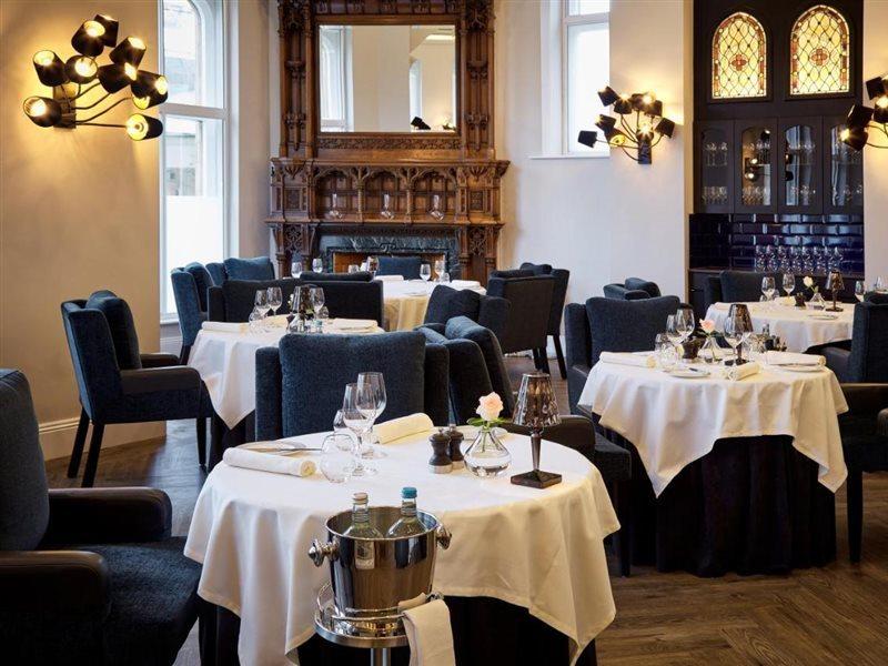 Oddfellows On The Park Cheadle  Exteriör bild The interior of the restaurant