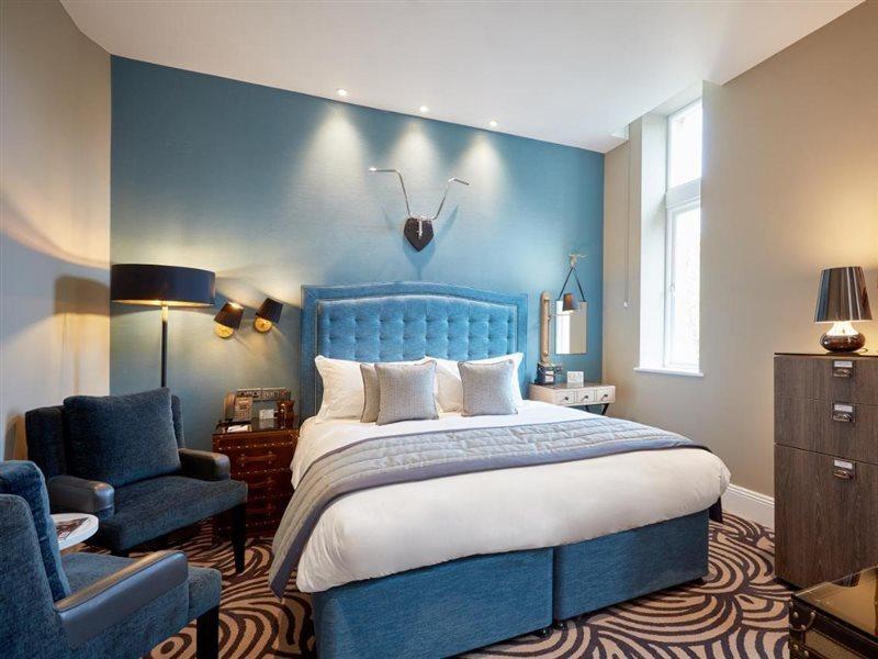 Oddfellows On The Park Cheadle  Exteriör bild A bedroom at the hotel