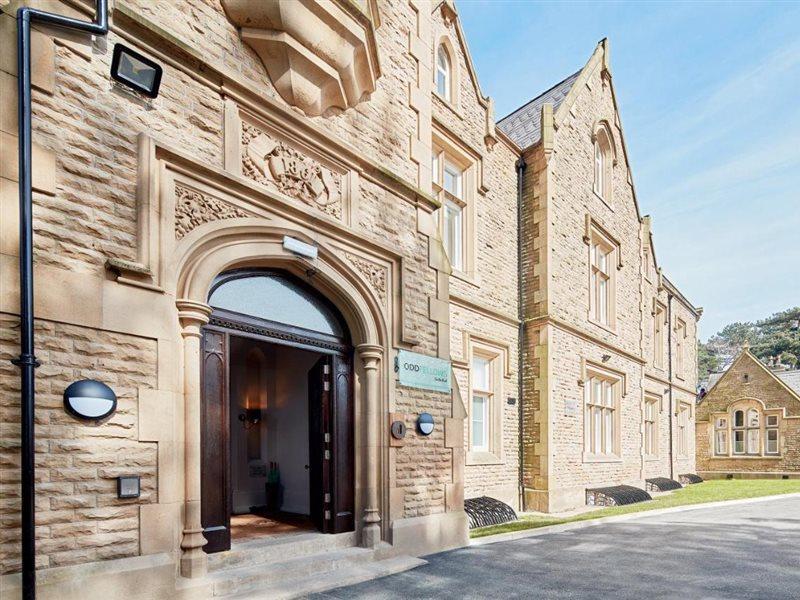 Oddfellows On The Park Cheadle  Exteriör bild The former school buildings, now the home of the University of Huddersfield