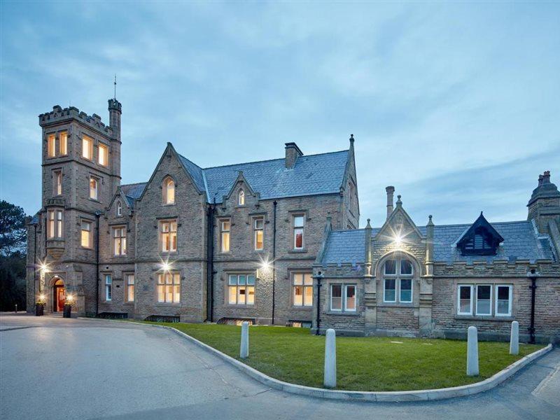 Oddfellows On The Park Cheadle  Exteriör bild The former school buildings at night