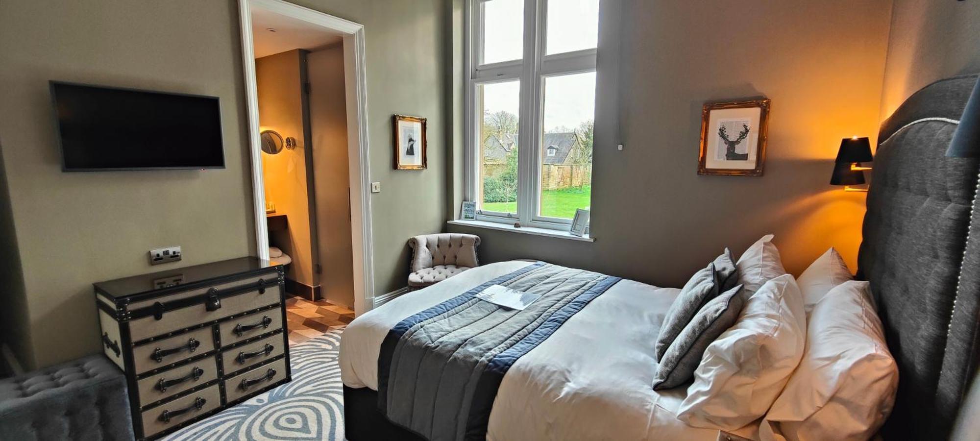 Oddfellows On The Park Cheadle  Exteriör bild A bedroom at The Old Bank Hotel
