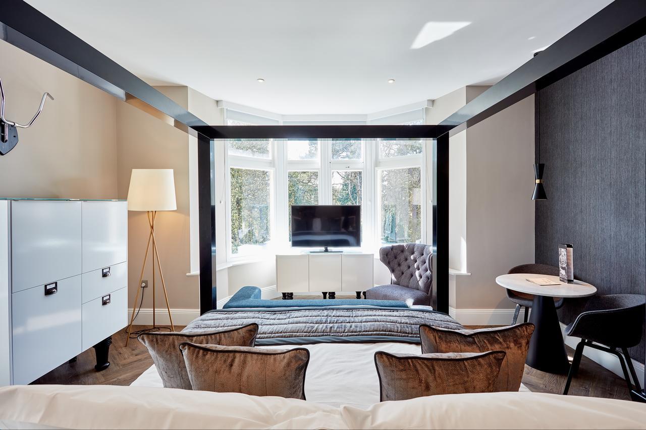 Oddfellows On The Park Cheadle  Exteriör bild The interior of a suite at the hotel