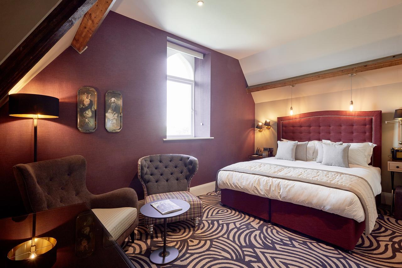 Oddfellows On The Park Cheadle  Exteriör bild A bedroom at The Swan