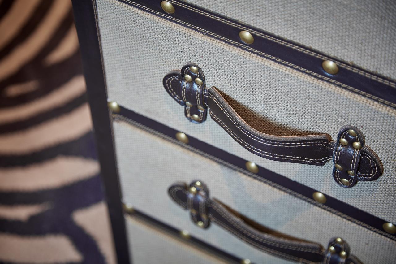 Oddfellows On The Park Cheadle  Exteriör bild A leather handle on a piece of furniture