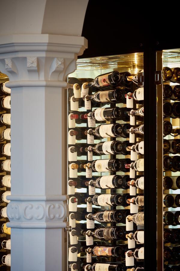 Oddfellows On The Park Cheadle  Exteriör bild Wine rack