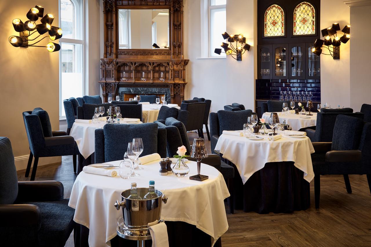 Oddfellows On The Park Cheadle  Exteriör bild Restaurant AOC