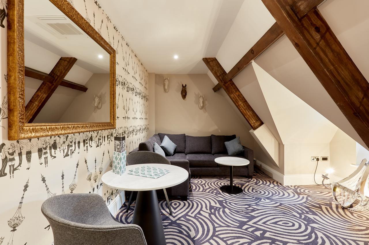 Oddfellows On The Park Cheadle  Exteriör bild The interior of a suite at the hotel