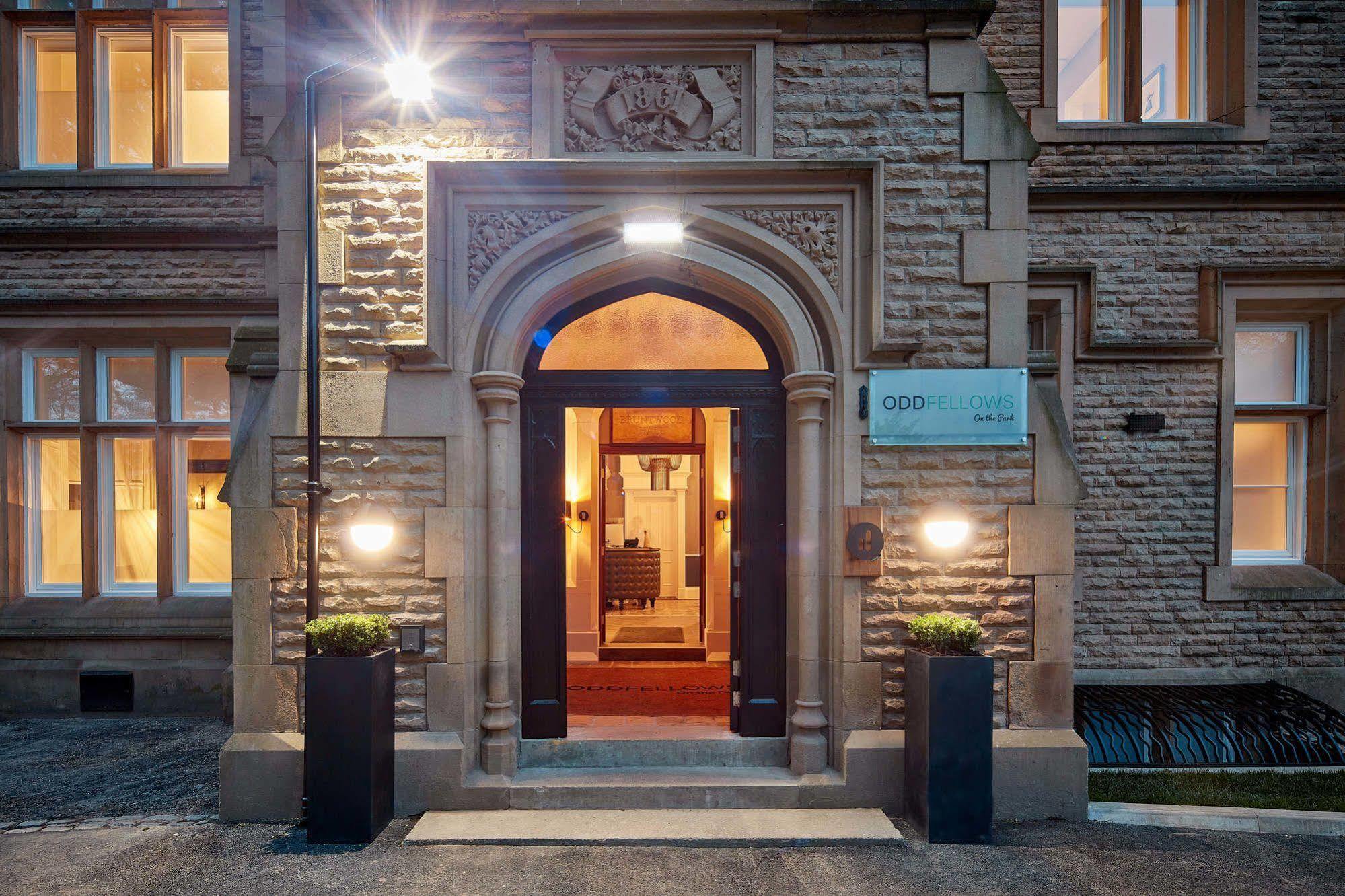 Oddfellows On The Park Cheadle  Exteriör bild The entrance to the hotel