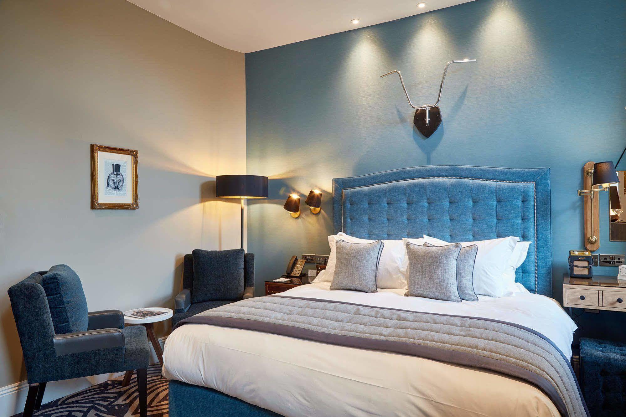 Oddfellows On The Park Cheadle  Exteriör bild A bedroom at The Old Bank Hotel