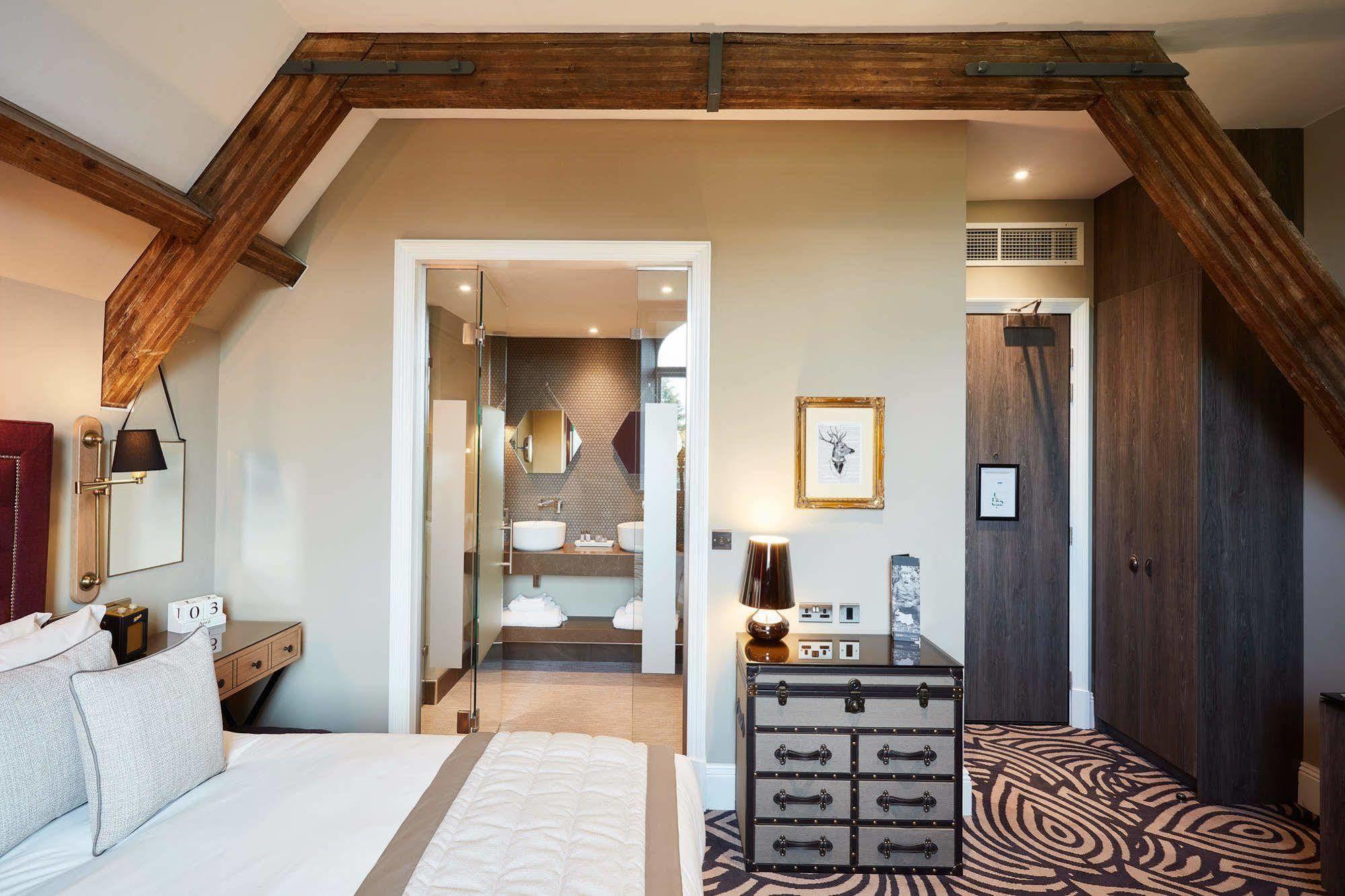 Oddfellows On The Park Cheadle  Exteriör bild A room at the hotel