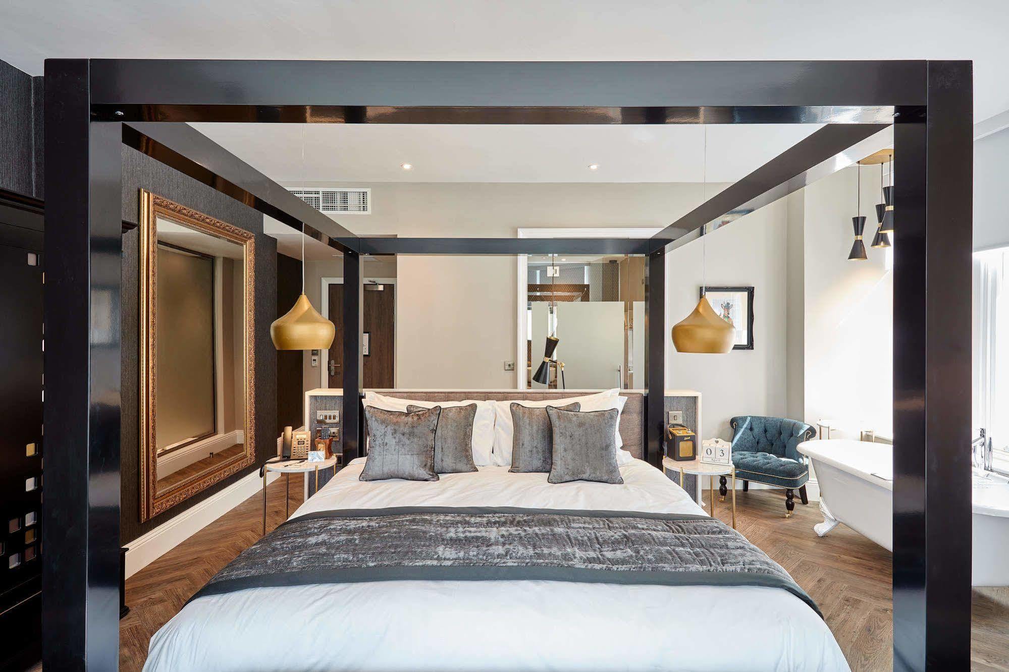 Oddfellows On The Park Cheadle  Exteriör bild A bedroom at The Ivy Collection