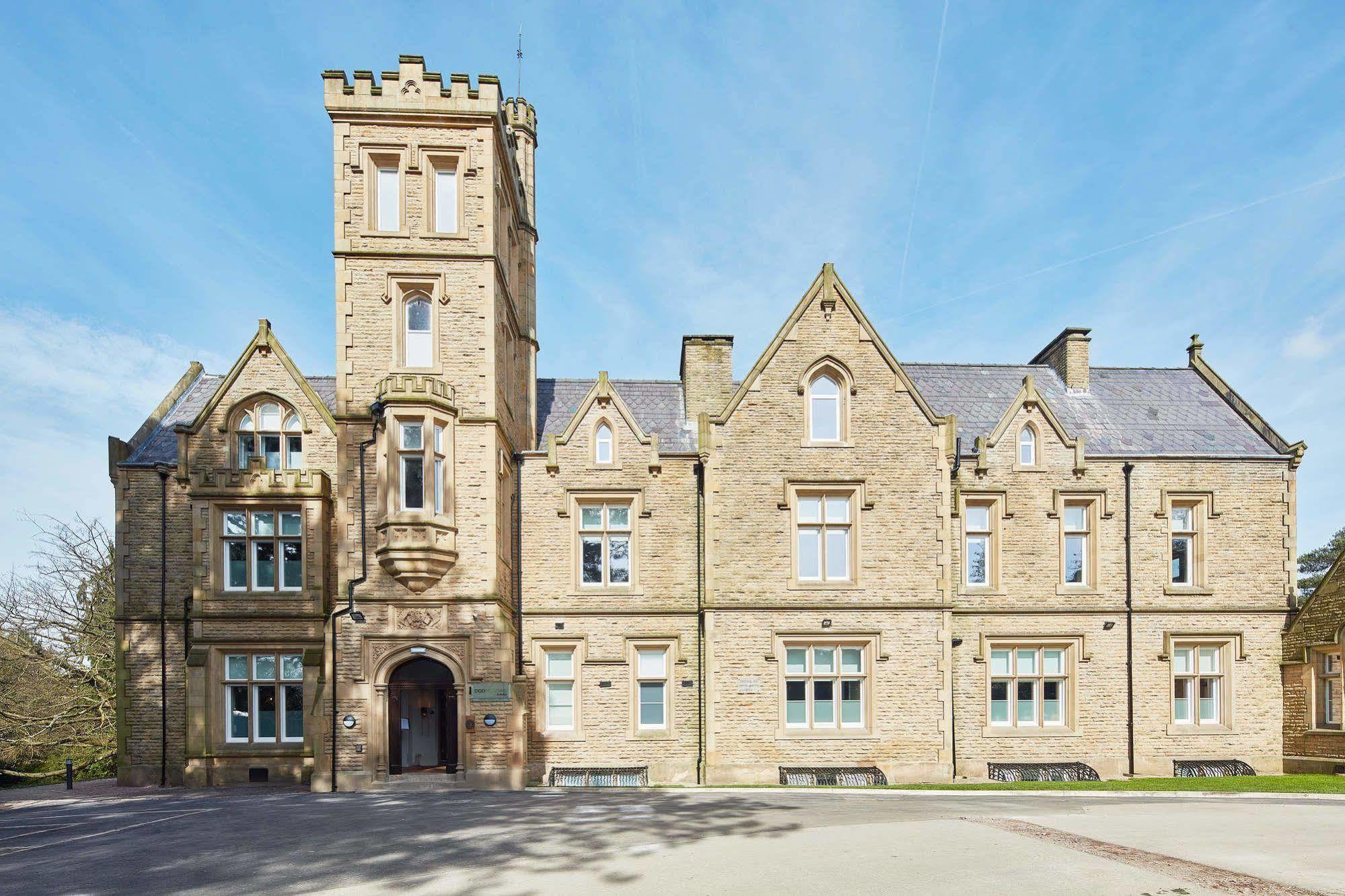 Oddfellows On The Park Cheadle  Exteriör bild The former County Hospital, now the University of Huddersfield