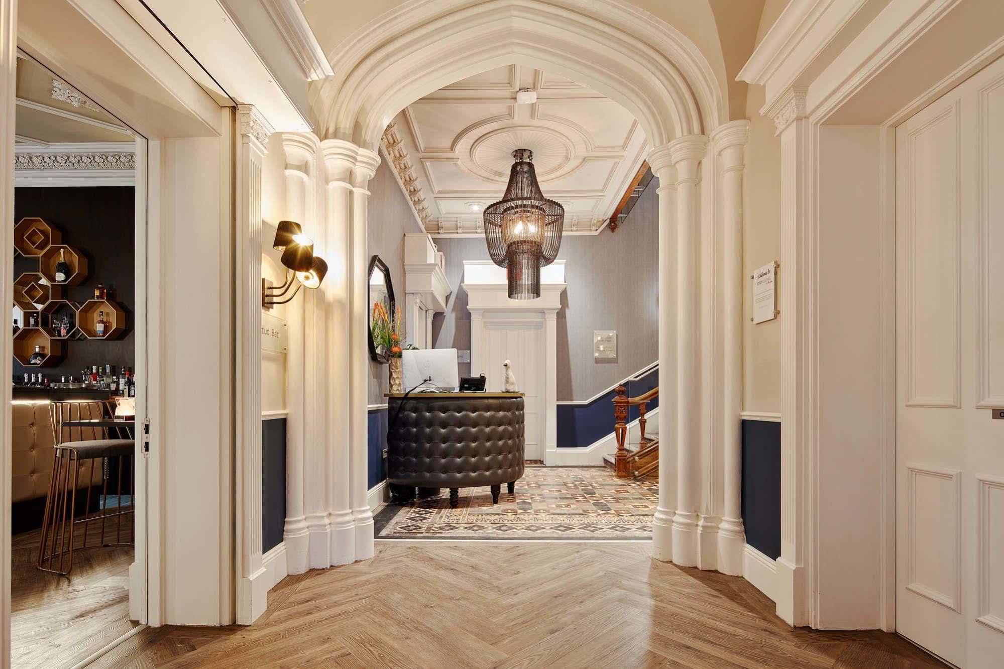 Oddfellows On The Park Cheadle  Exteriör bild The interior of the hotel