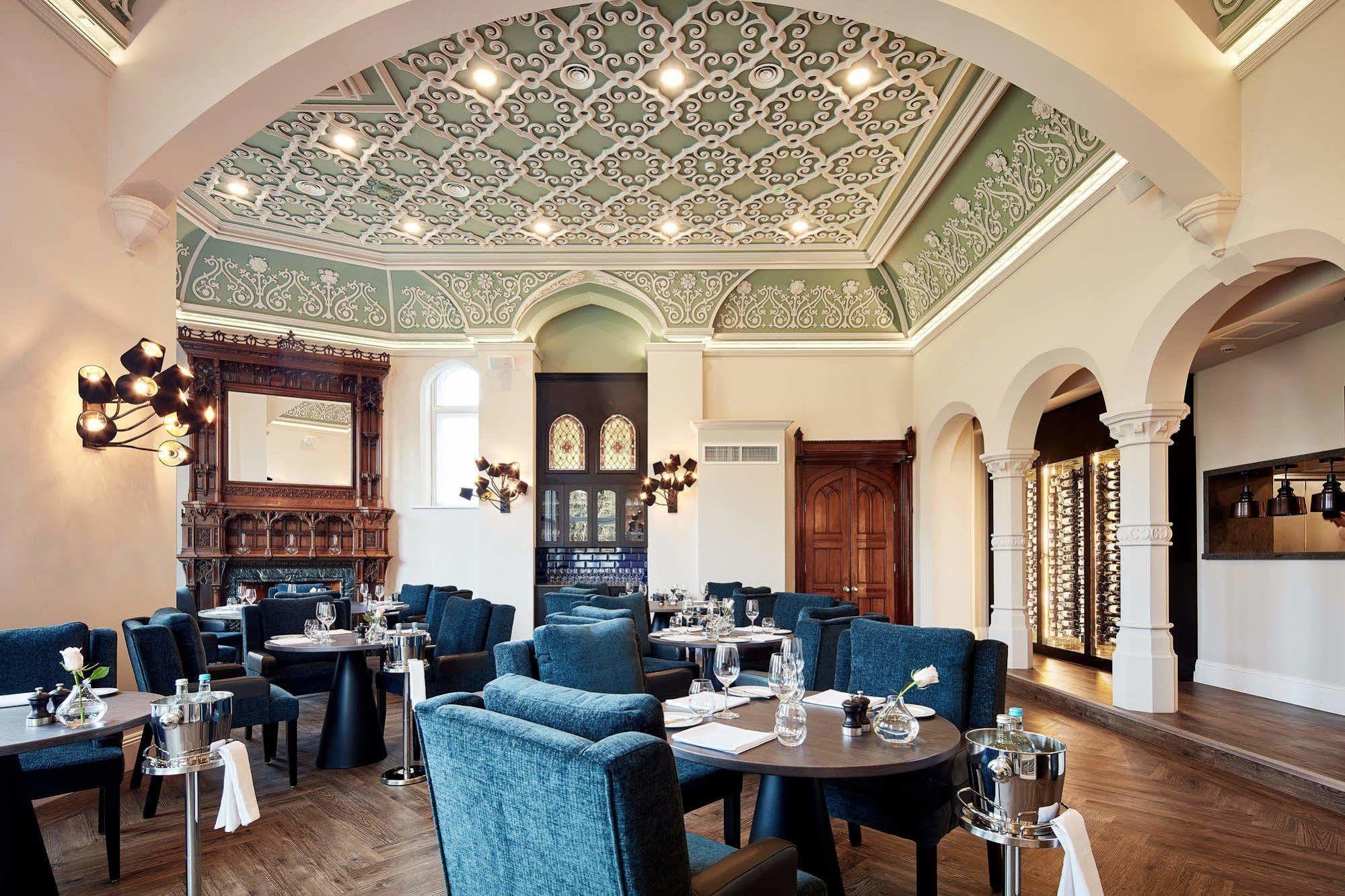 Oddfellows On The Park Cheadle  Exteriör bild The restaurant's interior
